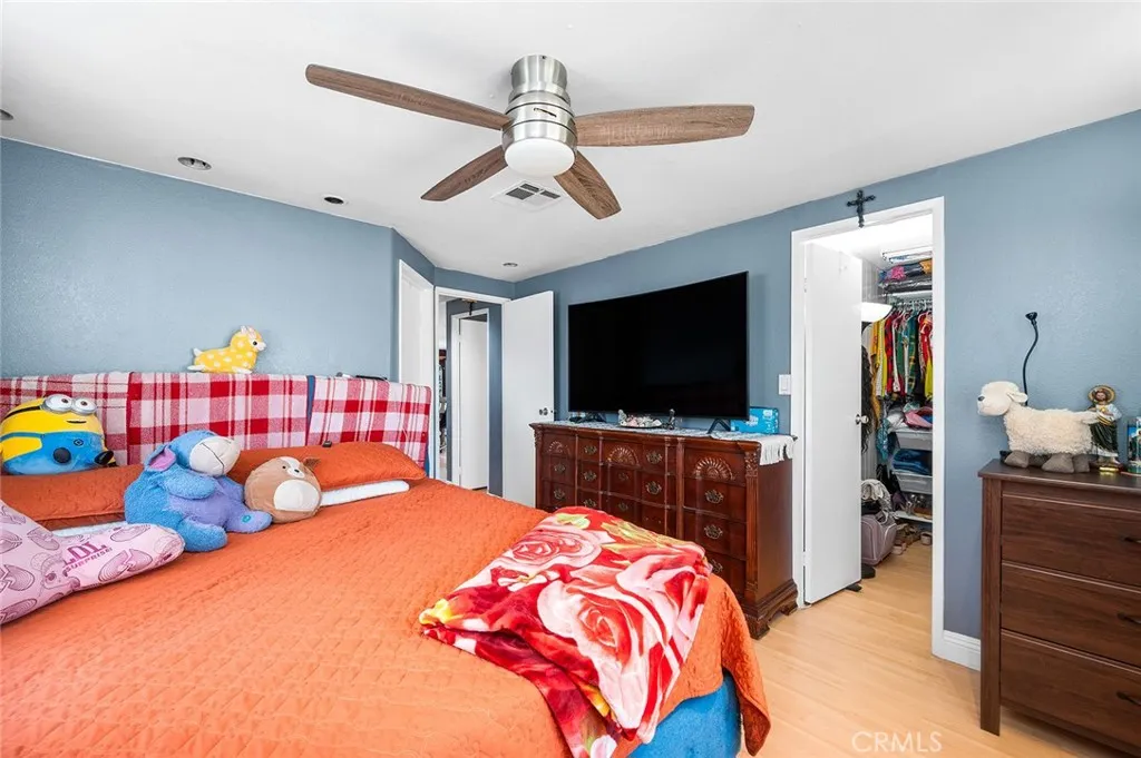 17701 Avalon, Unit SP124 Carson, CA 90746 - Photo 14 of 32 a bedroom with a bed and a flat tv screen on dresser