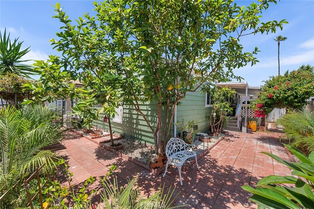 17701 Avalon, Unit SP124 Carson, CA 90746 - Photo 18 of 32 a backyard of a house with table and chairs