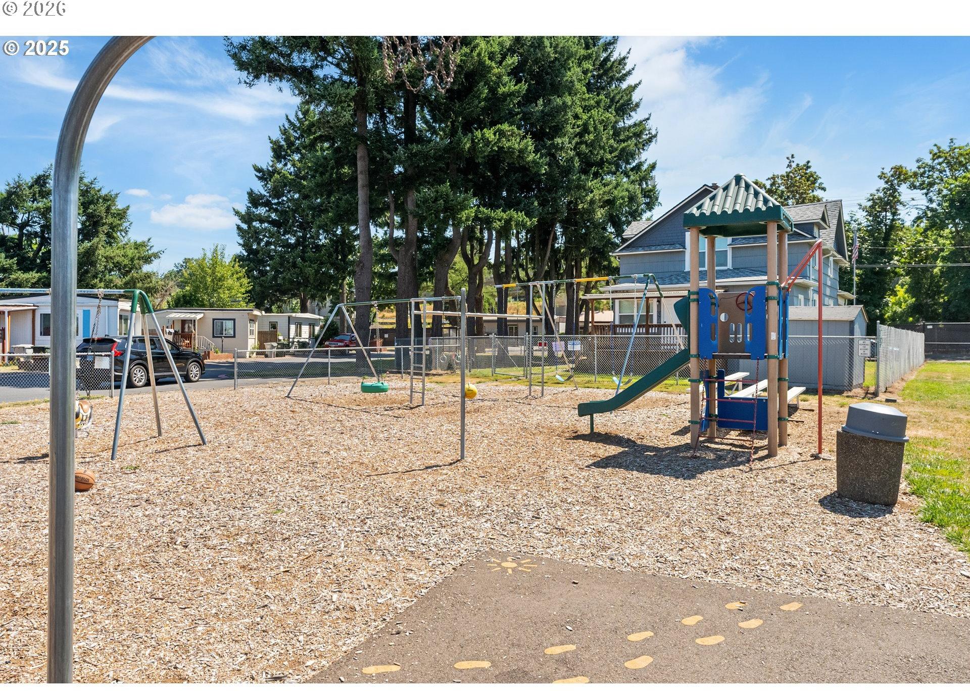 8951 Southeast Fuller Road, Unit 7 Happy Valley, OR 97086 - Photo 23 of 24 Gallery Image 23