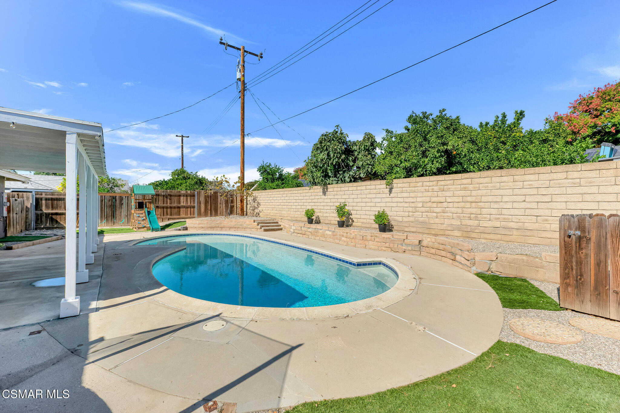 2141 Fitzgerald Road Simi Valley, CA 93065 - Photo 16 of 20 2141 Fitzgerald Rd - HsHProd-24