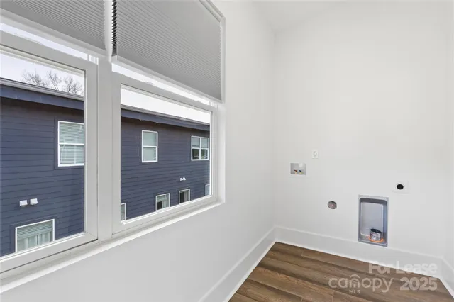 a view of an entryway of the house