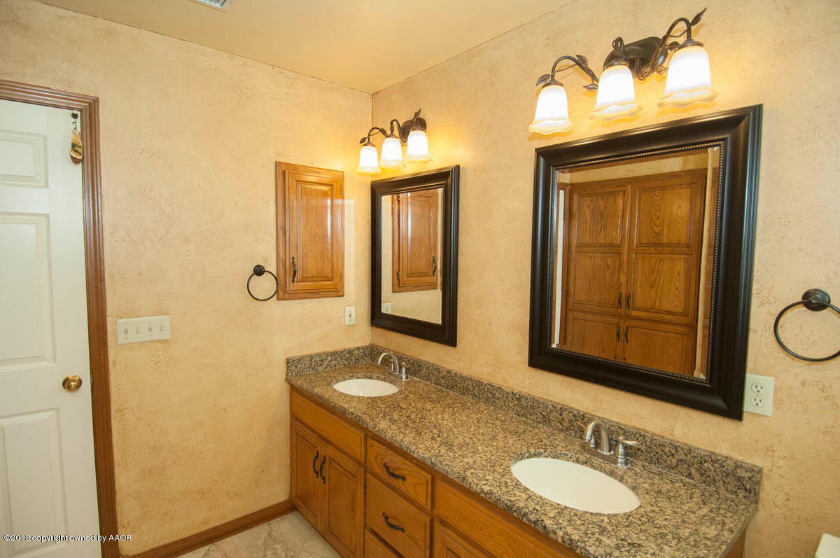 7305 Old Kent Road Amarillo, TX 79109 - Photo 28 of 48 MASTER BATHROOM VIEW 4
