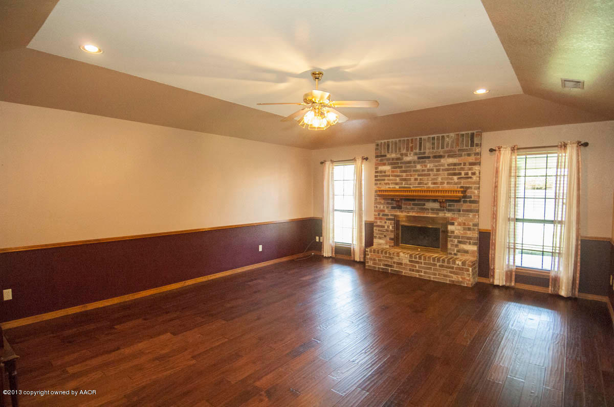 7305 Old Kent Road Amarillo, TX 79109 - Photo 6 of 48 LIVING ROOM VIEW 2