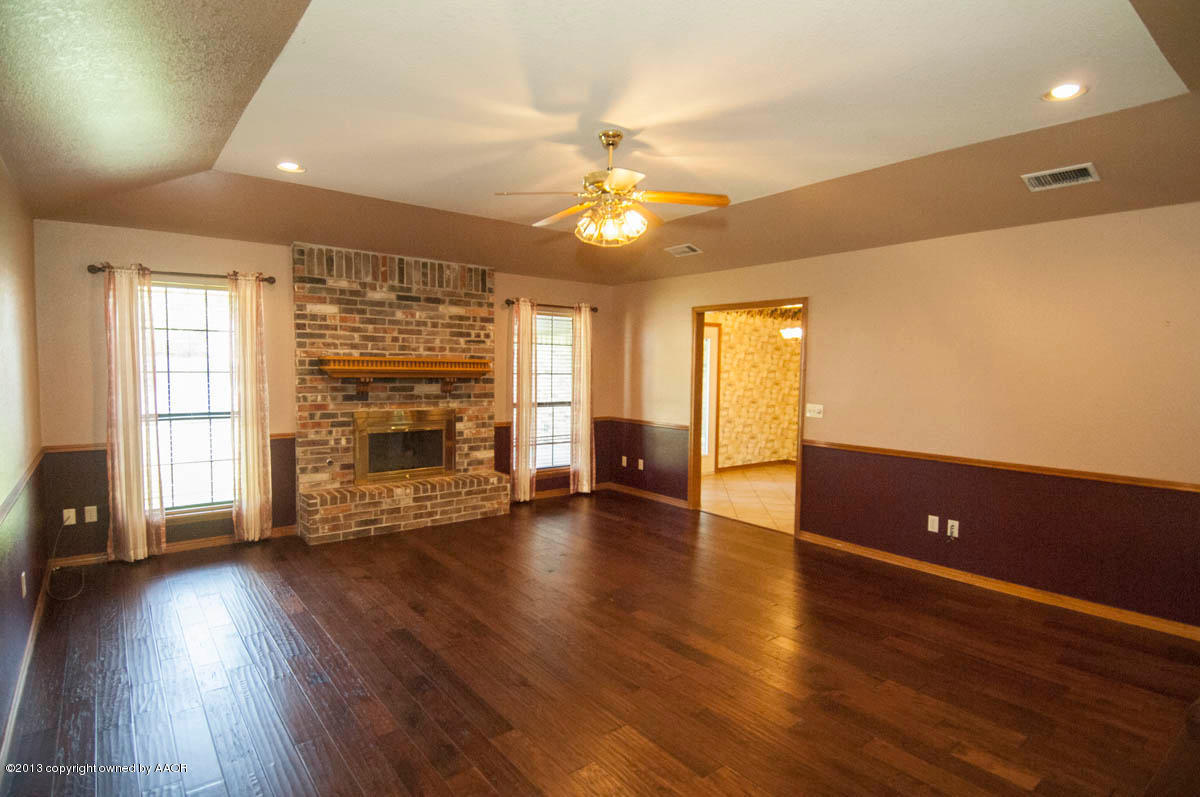 7305 Old Kent Road Amarillo, TX 79109 - Photo 7 of 48 LIVING ROOM VIEW 3