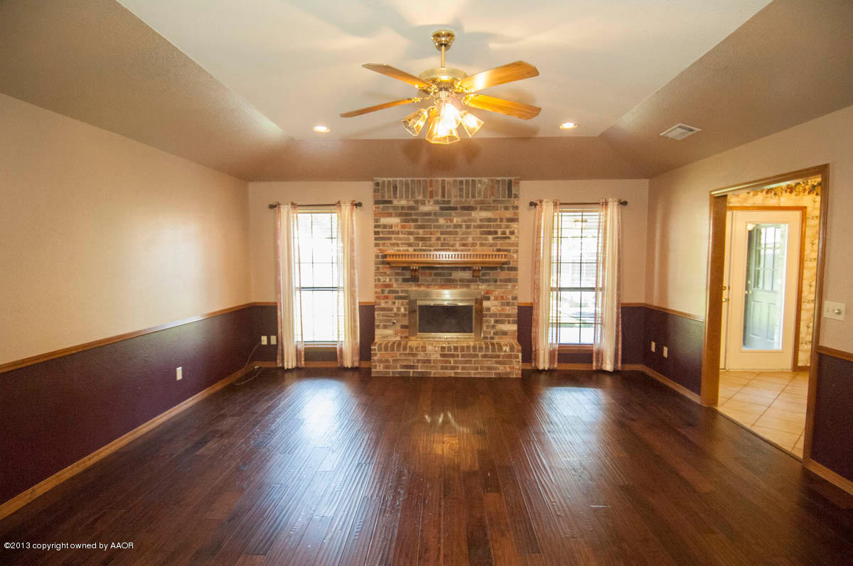 7305 Old Kent Road Amarillo, TX 79109 - Photo 8 of 48 LIVING ROOM VIEW 4