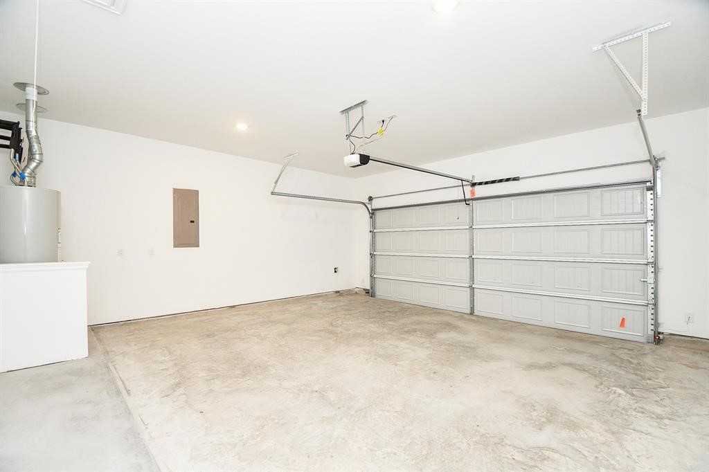 2932 Tantara Drive Katy, TX 77493 - Photo 7 of 34 a view of a garage