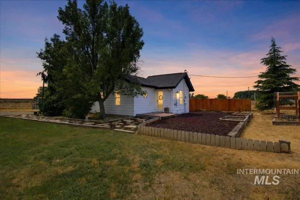 $399,900 | 7519 East Locust Lane, Nampa, ID 83687