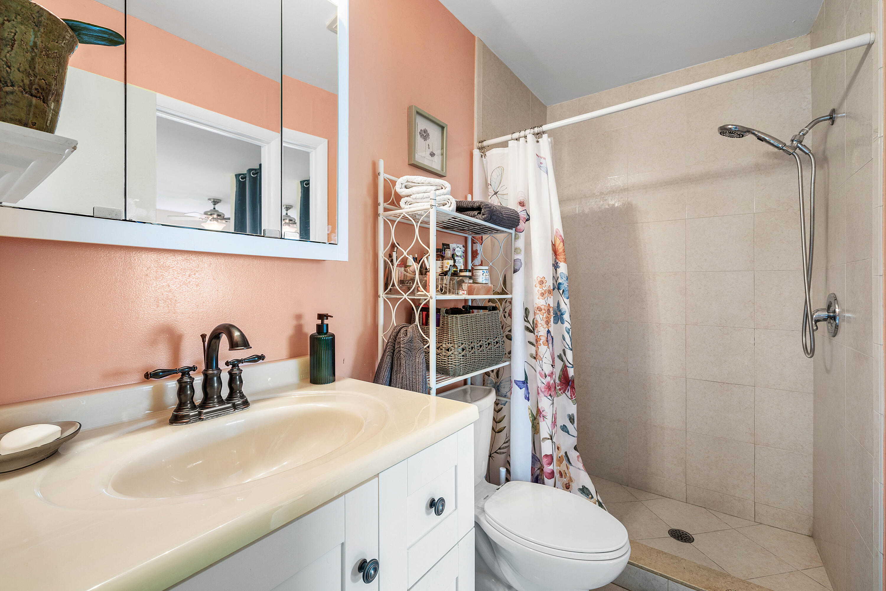 22217 Southwest 64th Terrace Boca Raton, FL 33428 - Photo 20 of 43 Attached Bath