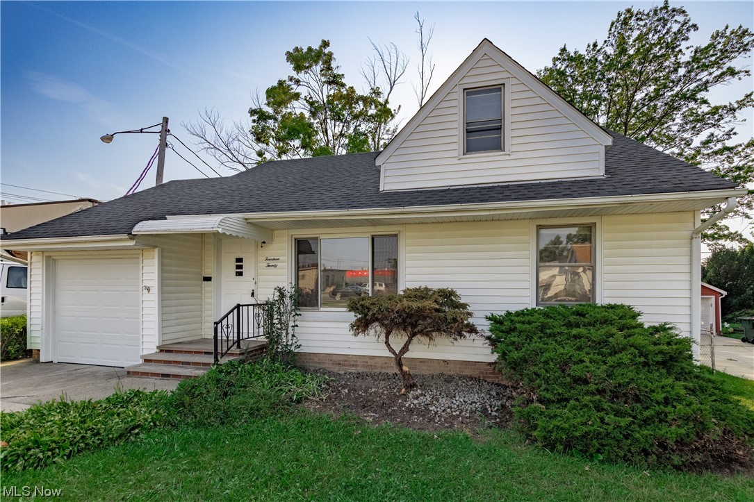 1420 Avondale Road South Euclid, OH 44121 - Photo 2 of 27