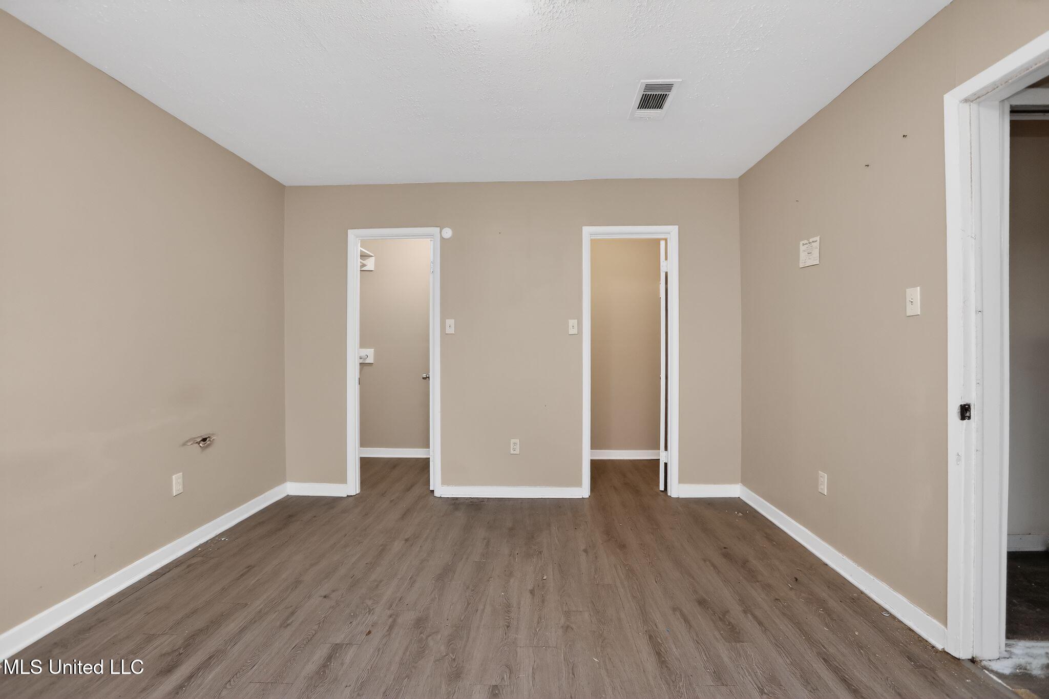 2815 Tara Road Jackson, MS 39212 - Photo 24 of 37 28_2815_Tara_Rd_Jackson_MS_39212-Bedroom