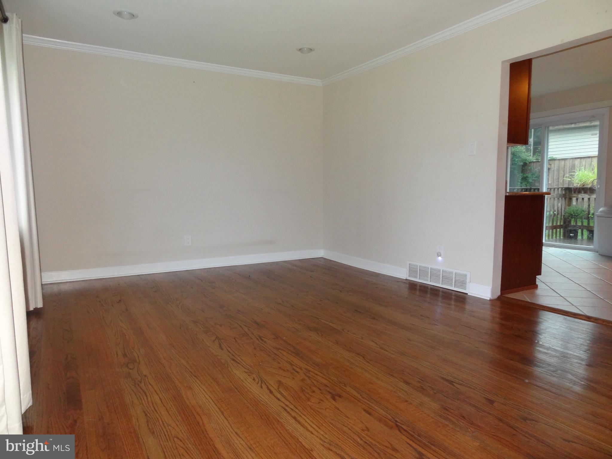 211 Regency Circle Linthicum Heights, MD 21090 - Photo 5 of 41