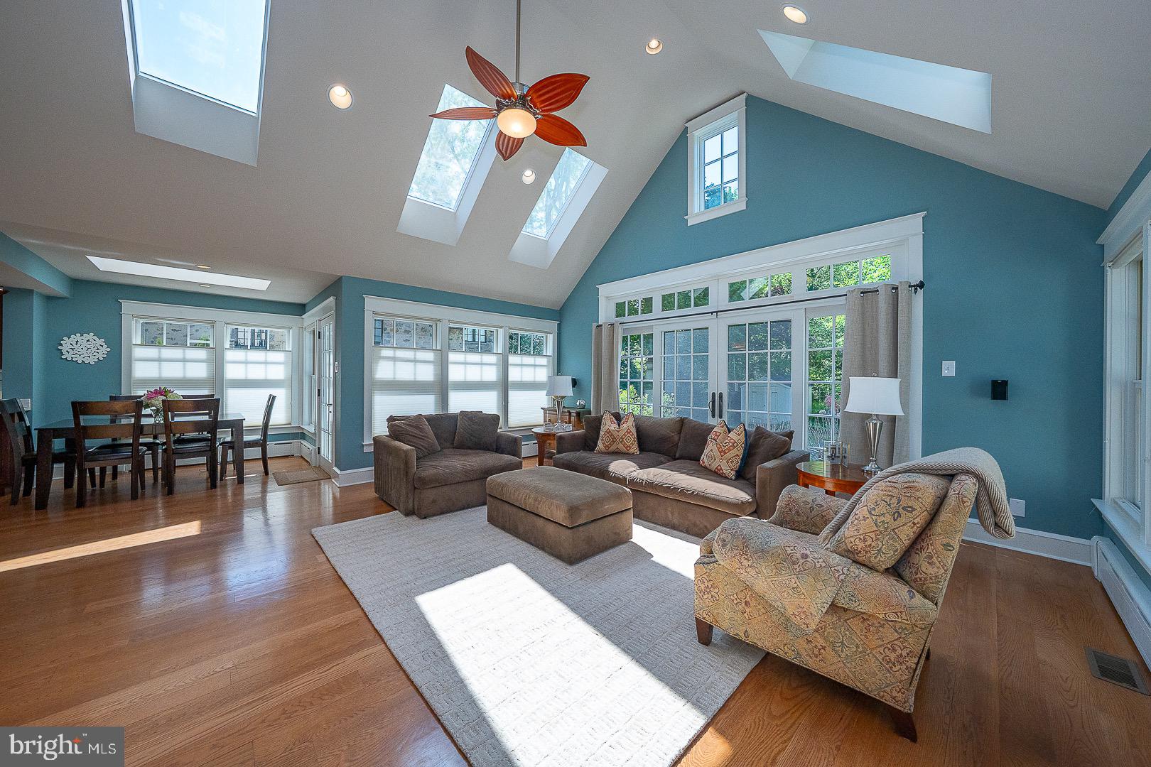 312 Windsor Avenue Wayne, PA 19087 - Photo 12 of 34 Spacious Family Room off the Kitchen