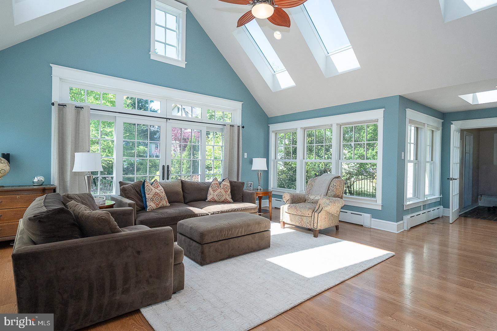 312 Windsor Avenue Wayne, PA 19087 - Photo 13 of 34 Tons of light in the Family Room