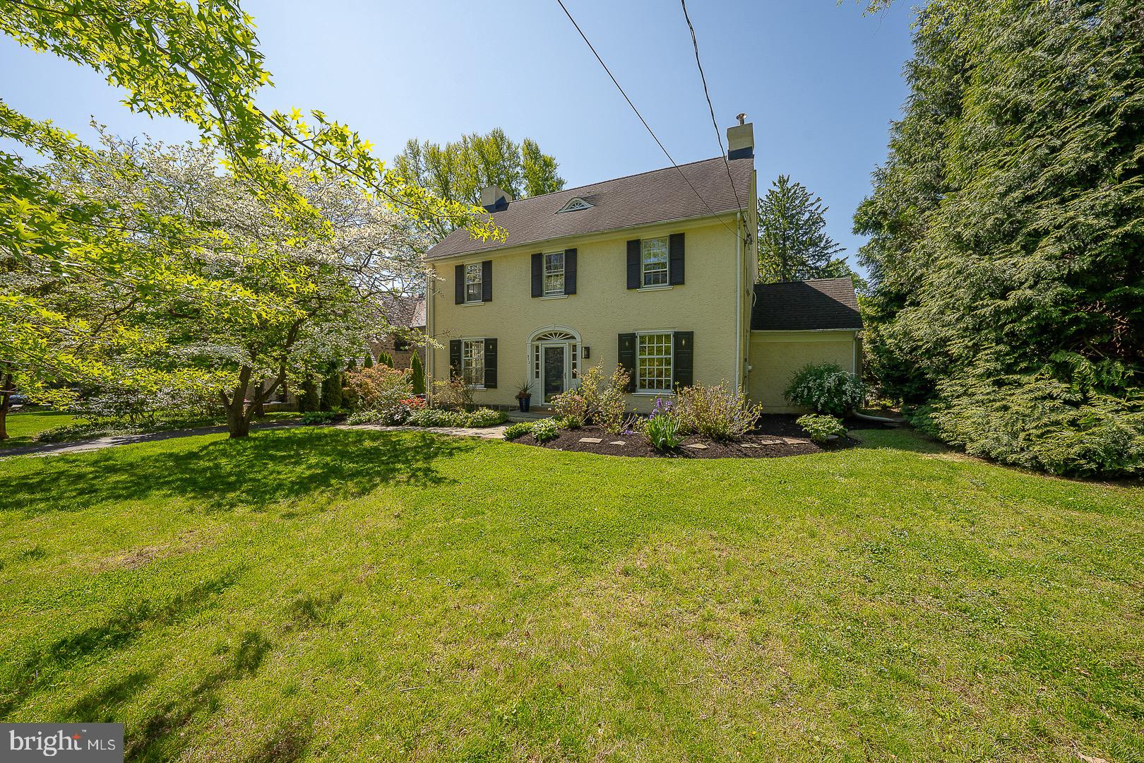 312 Windsor Avenue Wayne, PA 19087 - Photo 2 of 34 Charming Colonial in a walk to Wayne location