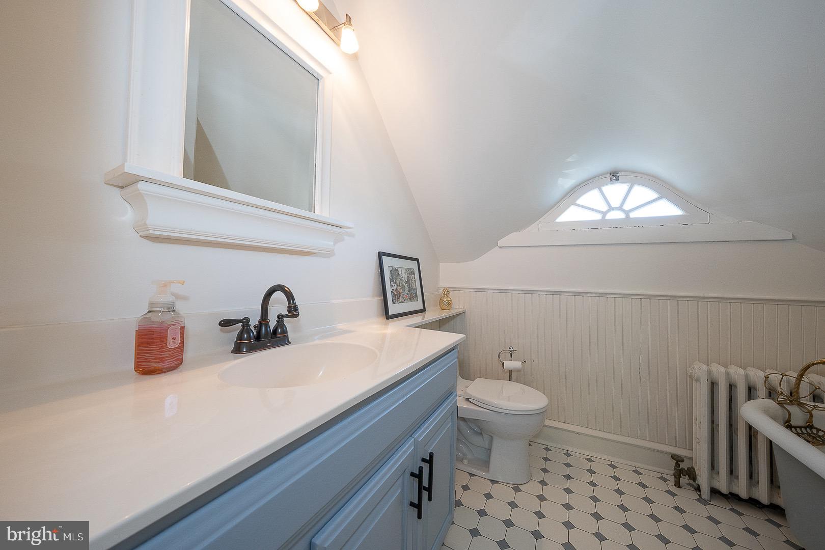 312 Windsor Avenue Wayne, PA 19087 - Photo 30 of 34 Third Floor Hall Bath