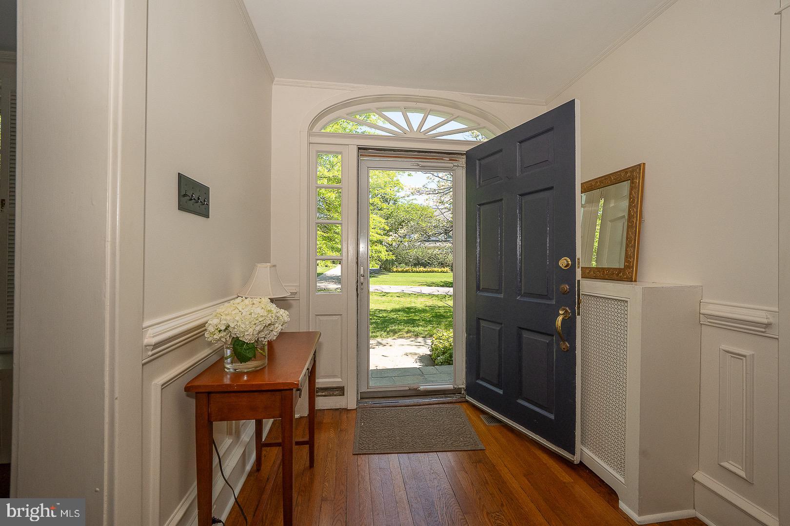 312 Windsor Avenue Wayne, PA 19087 - Photo 4 of 34 Gracious Foyer