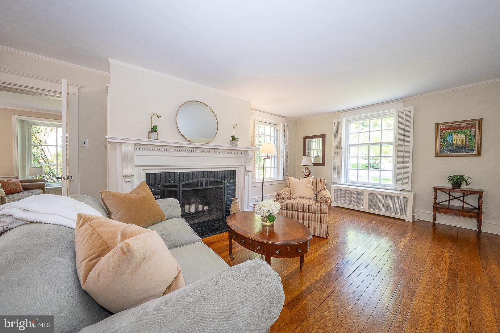 312 Windsor Avenue Wayne, PA 19087 - Photo 7 of 34 Light-filled Living Room