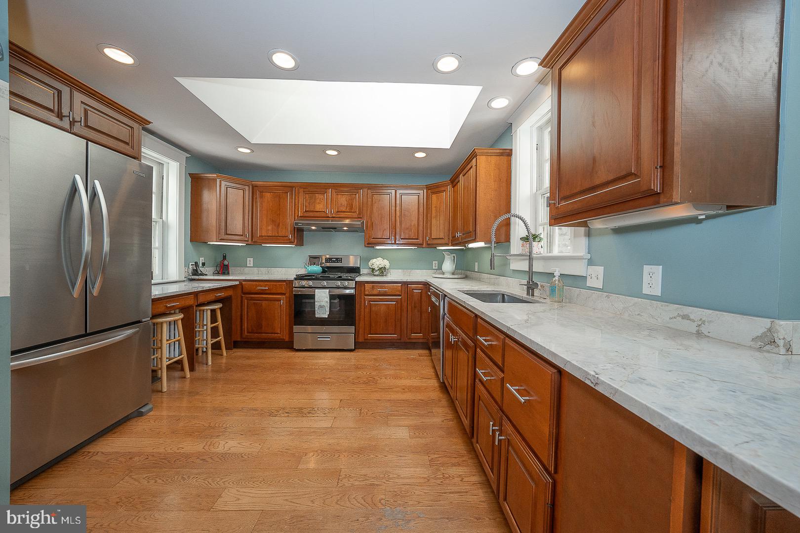 312 Windsor Avenue Wayne, PA 19087 - Photo 9 of 34 Updated Kitchen with stainless appliances