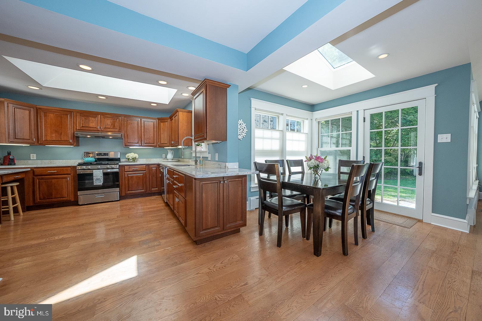 312 Windsor Avenue Wayne, PA 19087 - Photo 10 of 34 Kitchen with attached Eat-in Area