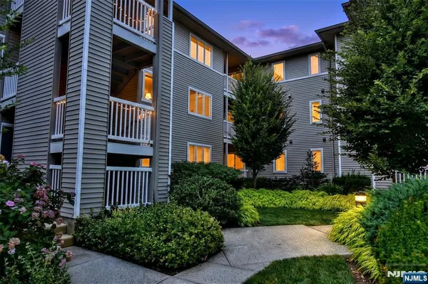 $505,000 | 125 Orchard Park, Allendale, NJ 07401