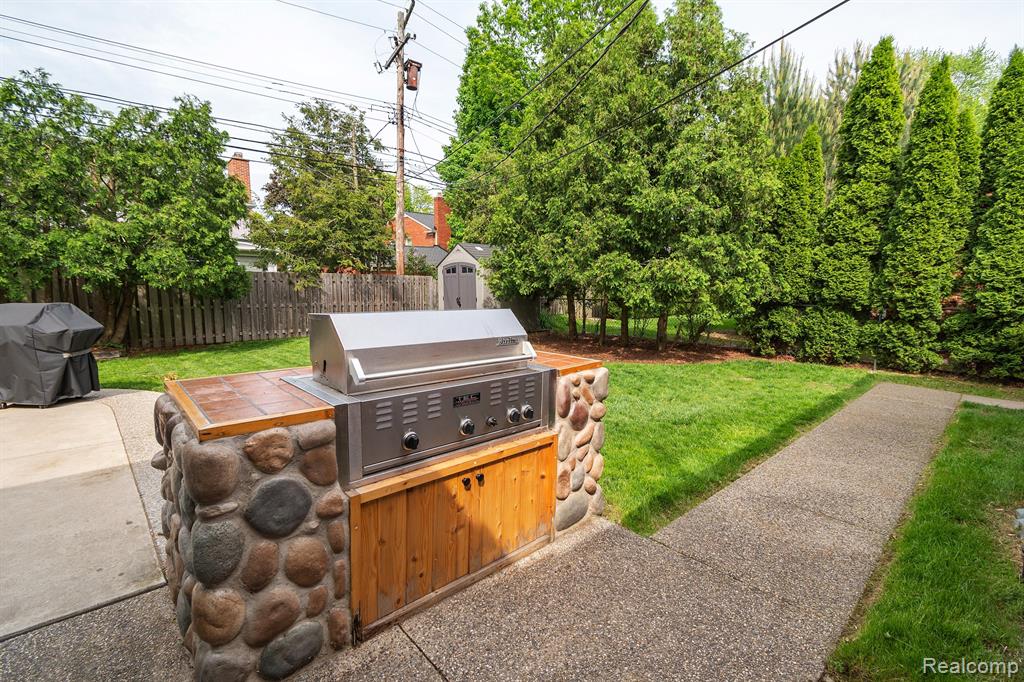 580 Cook Road Grosse Pointe Woods, MI 48236 - Photo 45 of 48