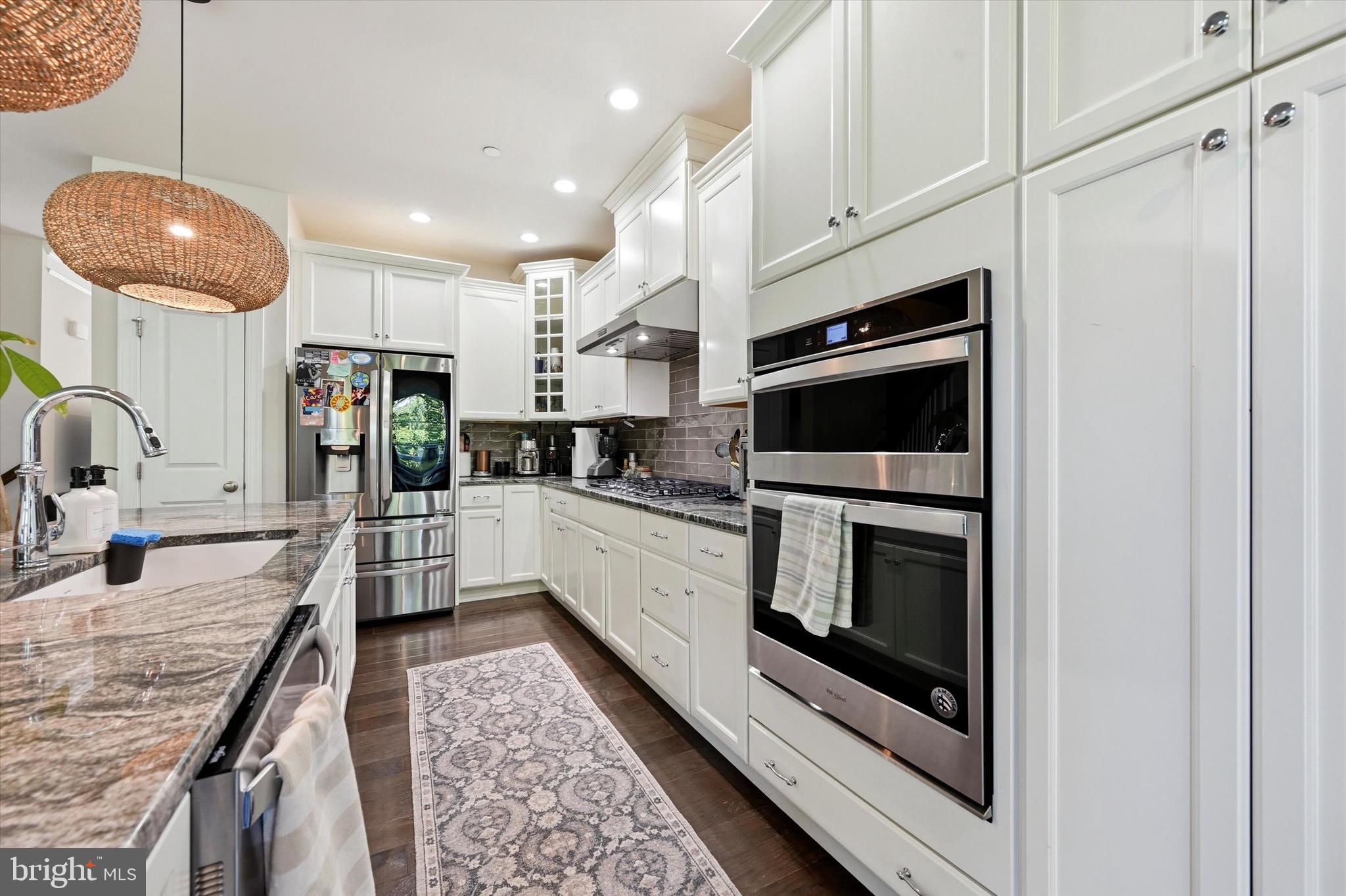 211 Corvus Circle, Unit 128 Springfield, PA 19064 - Photo 5 of 28 Electric Oven