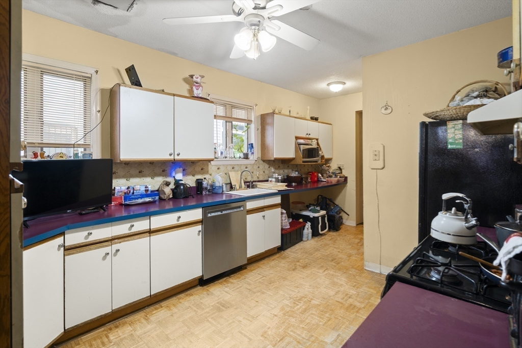 87 Hamilton Street Boston, MA 02125 - Photo 16 of 39
