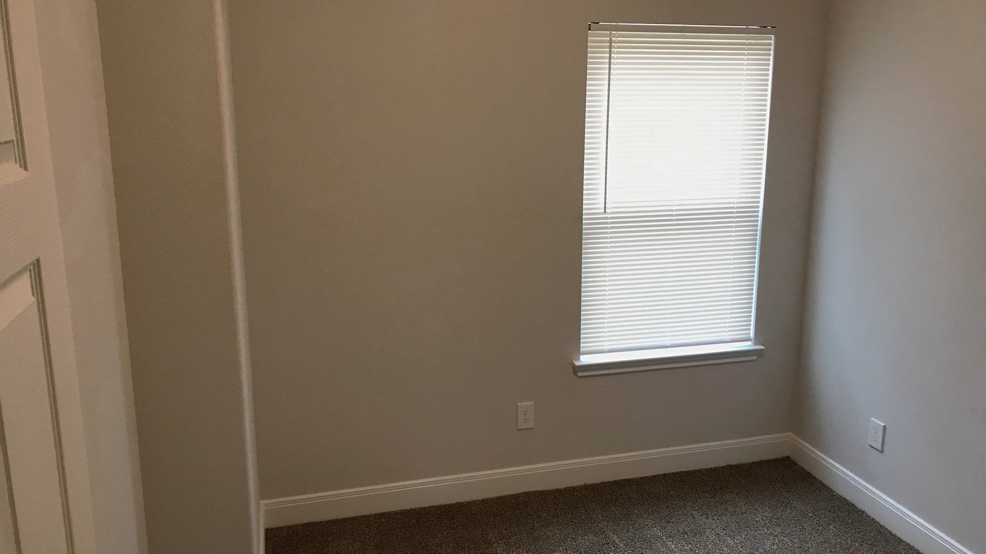8218 Parker Road, Unit A Houston, TX 77078 - Photo 11 of 18 an empty room with a window