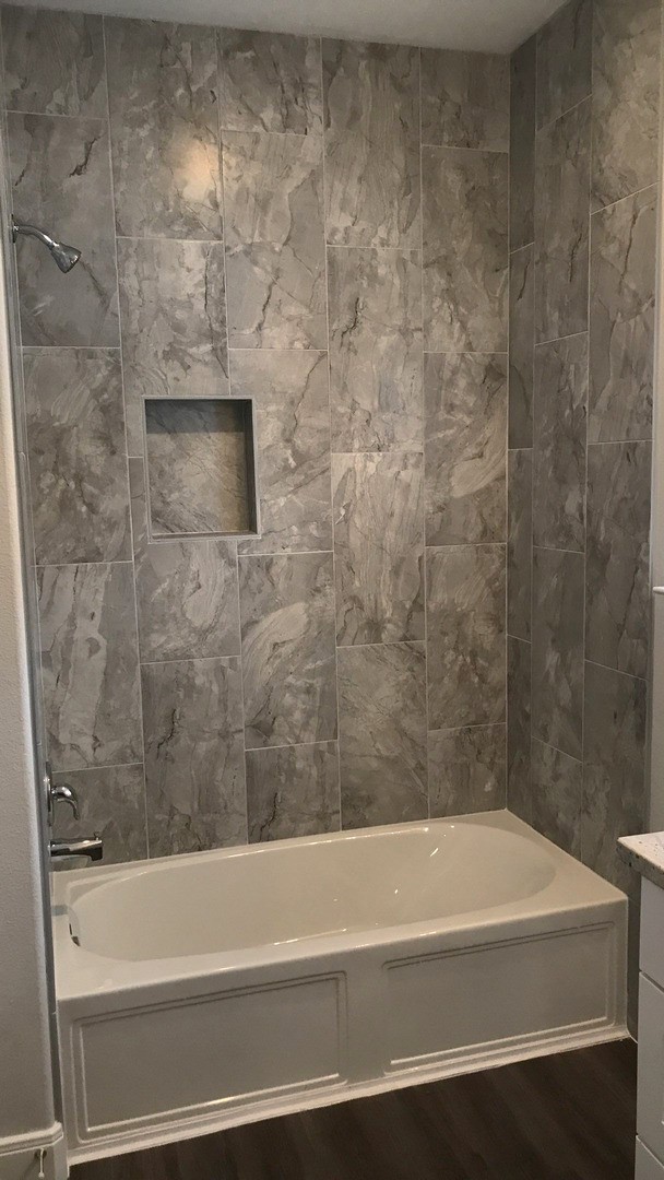 8218 Parker Road, Unit A Houston, TX 77078 - Photo 15 of 18 a bathroom with a bathtub