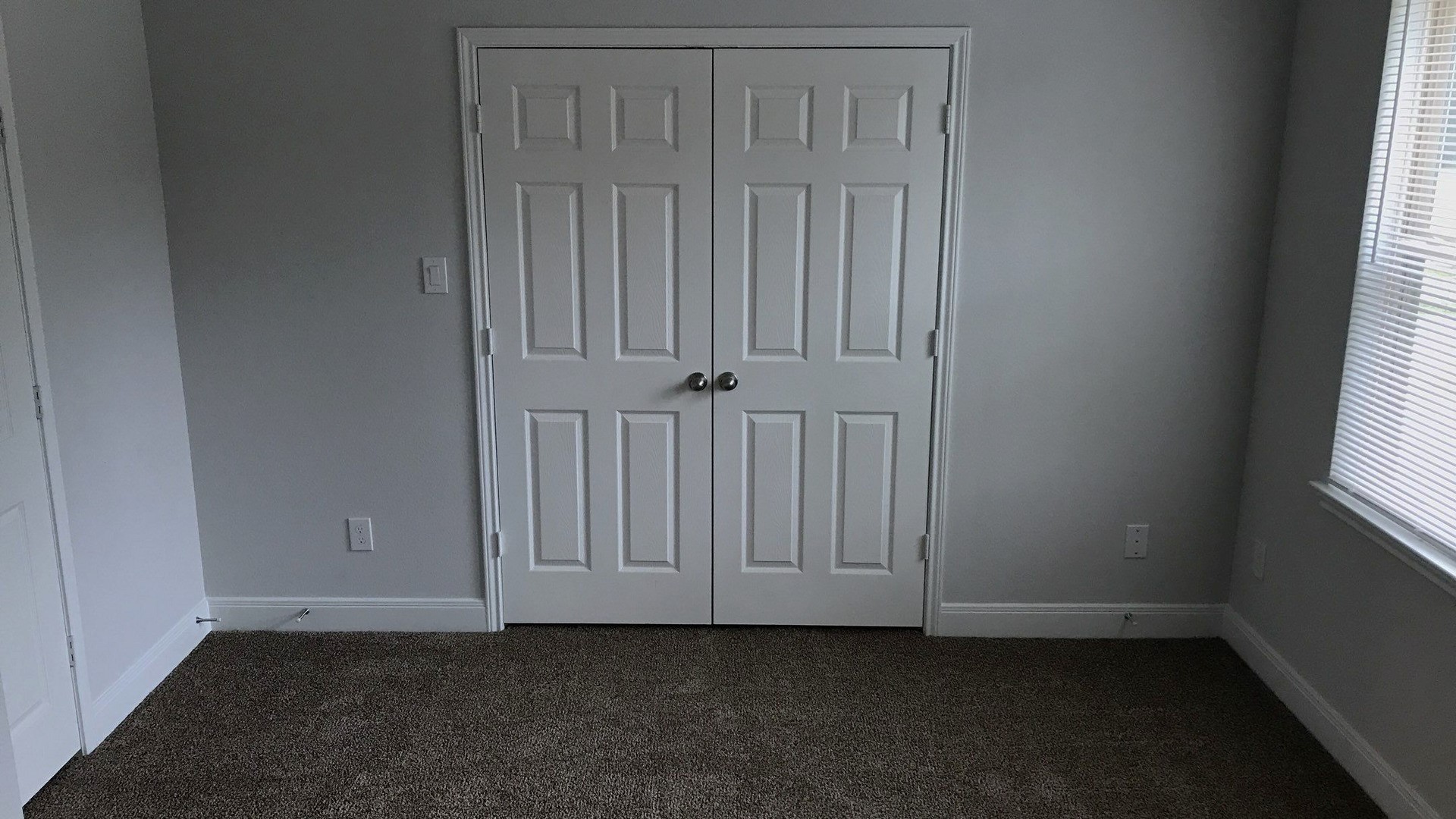 8218 Parker Road, Unit A Houston, TX 77078 - Photo 9 of 18 an empty room with a window