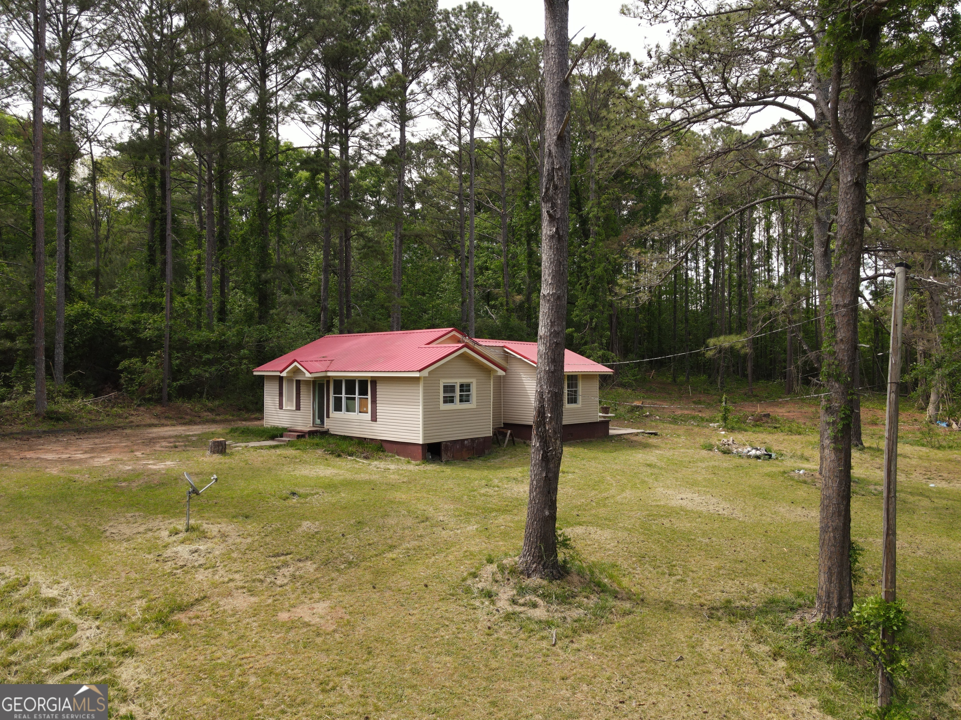 135 Chase Road LaGrange, GA 30241 - Photo 4 of 20 a backyard of a house with a yard and entertaining space