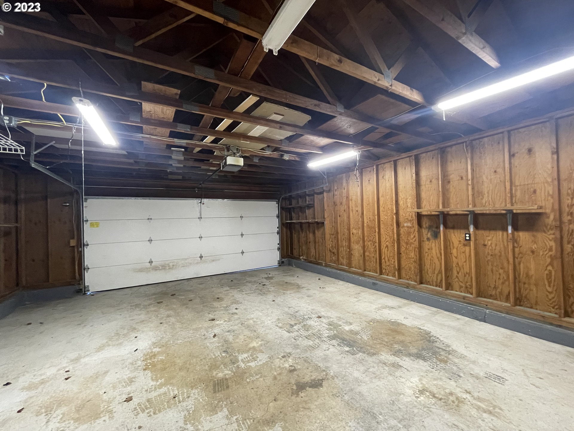 605 Northridge Avenue Springfield, OR 97477 - Photo 25 of 26 Garage