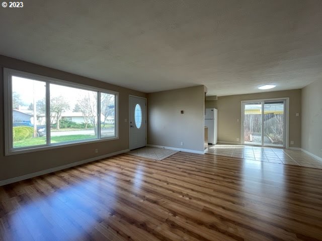 605 Northridge Avenue Springfield, OR 97477 - Photo 5 of 26 Living Room
