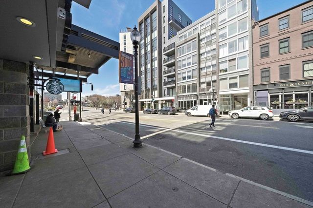 $847,500 | 14 West Broadway, Unit 404, Boston, MA 02127