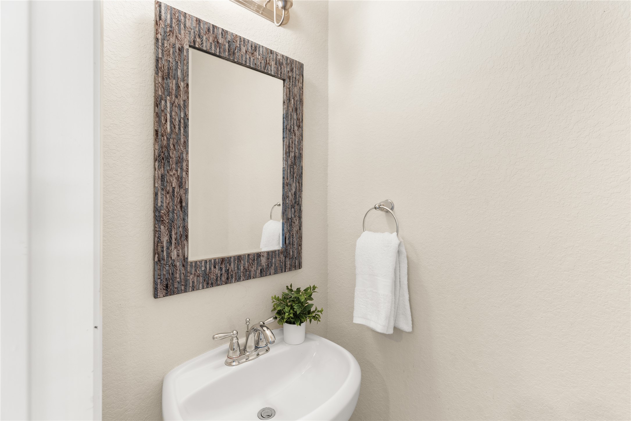 3334 Clearview Villa Way Houston, TX 77025 - Photo 22 of 35 Second floor half bath.