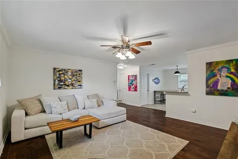$420,000 | 1304 Houma Boulevard, Metairie, LA 70001