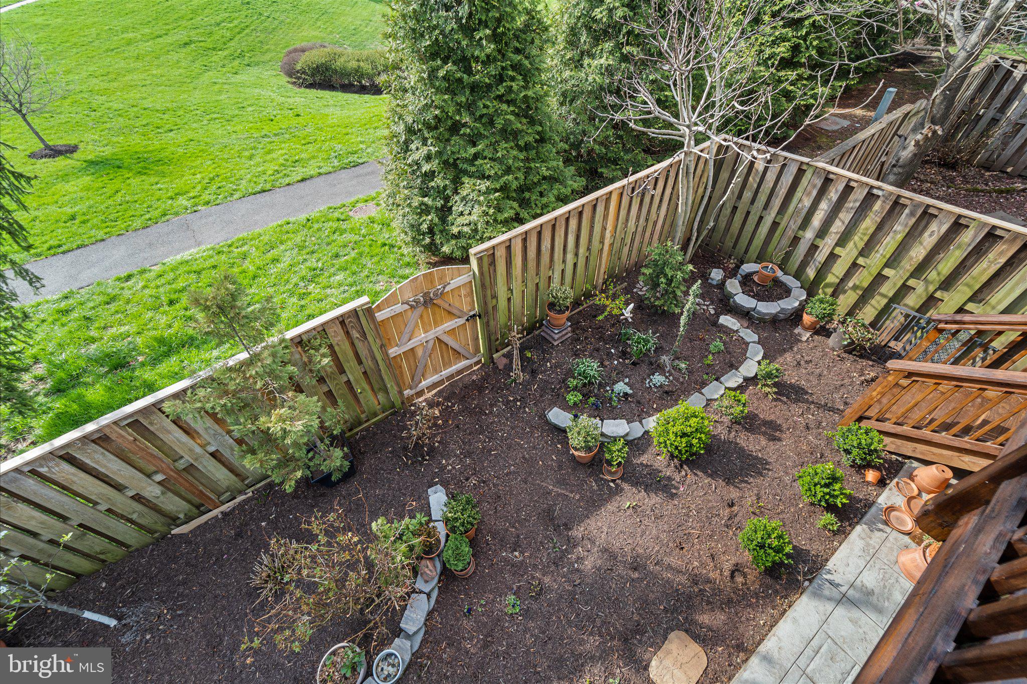 43451 Livery Square Ashburn, VA 20147 - Photo 18 of 51 a view of a garden with wooden fence