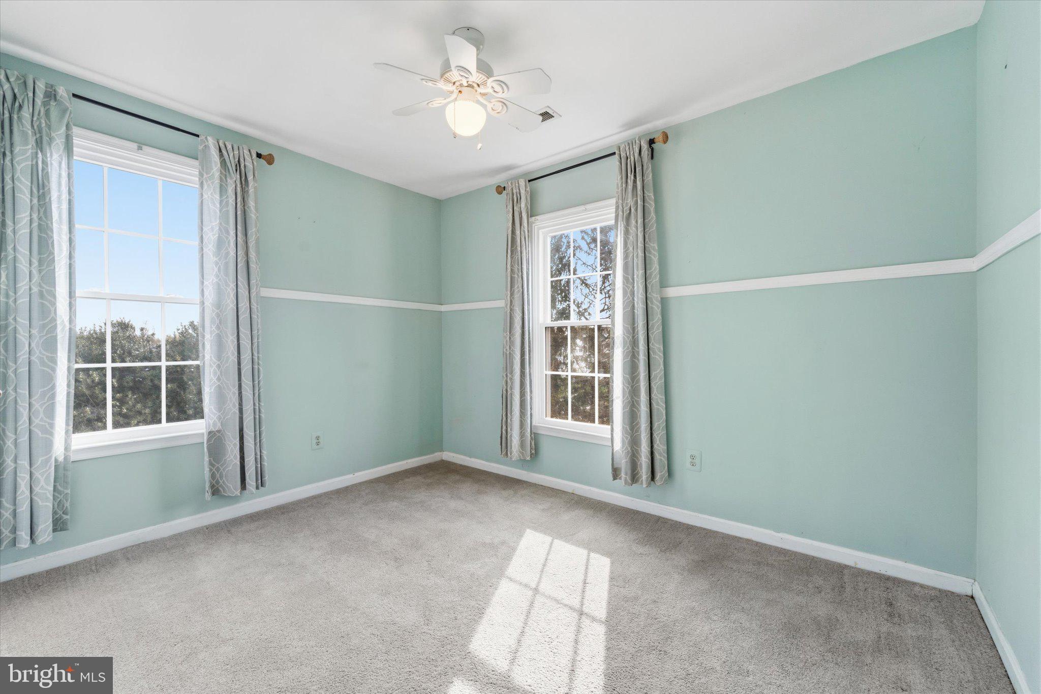 43451 Livery Square Ashburn, VA 20147 - Photo 32 of 51 an empty room with windows and closet