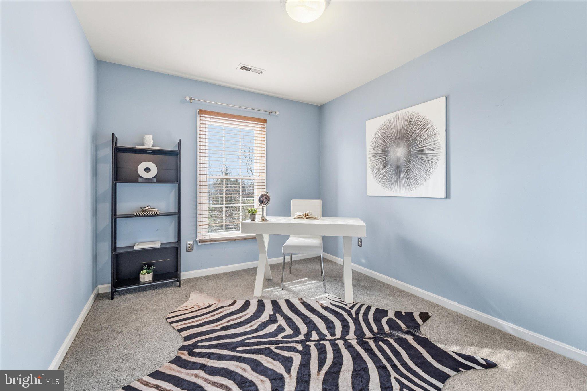 43451 Livery Square Ashburn, VA 20147 - Photo 34 of 51 a living room with a bed and a table