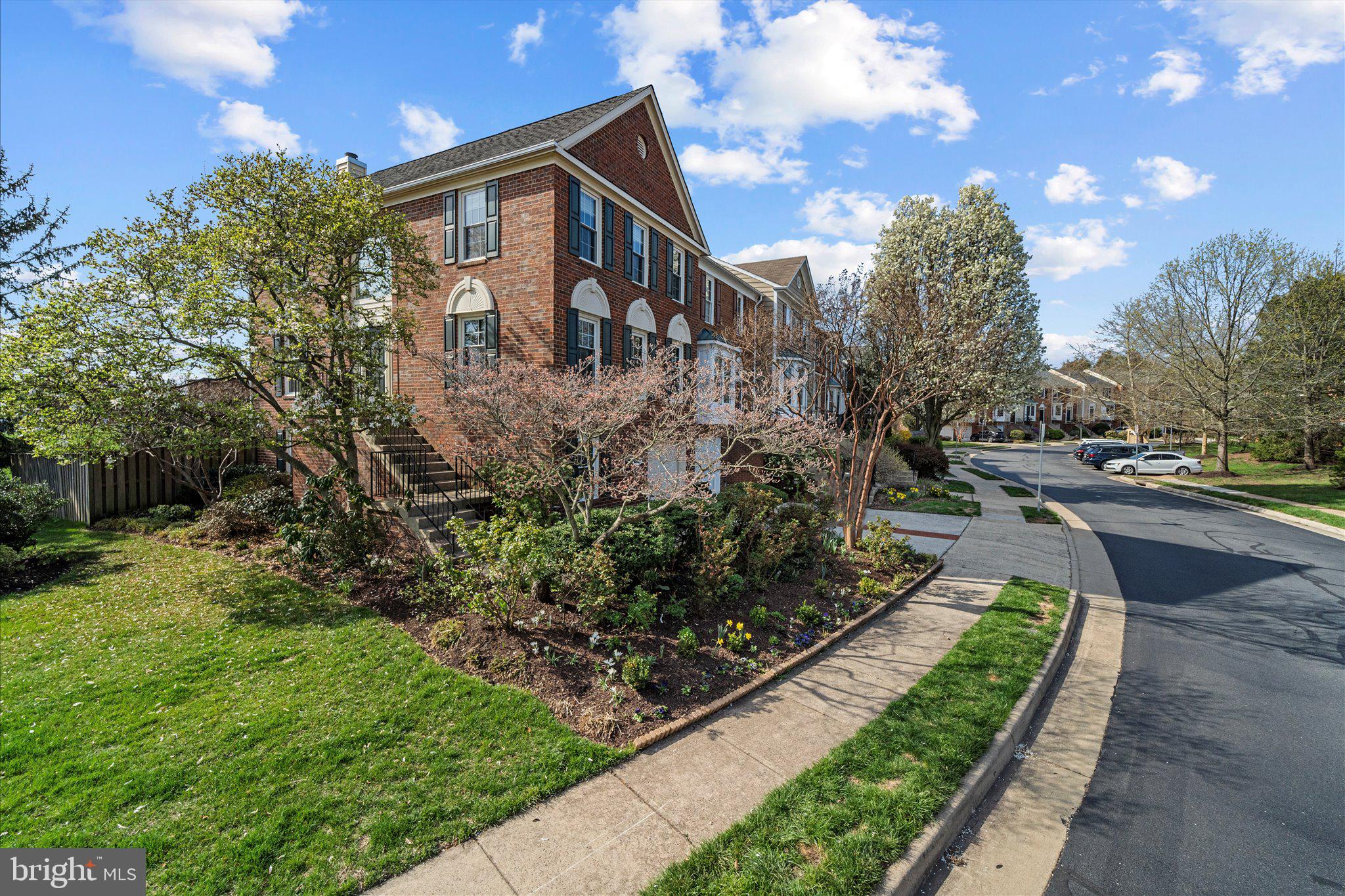 43451 Livery Square Ashburn, VA 20147 - Photo 6 of 51 a view of a yard in front of house