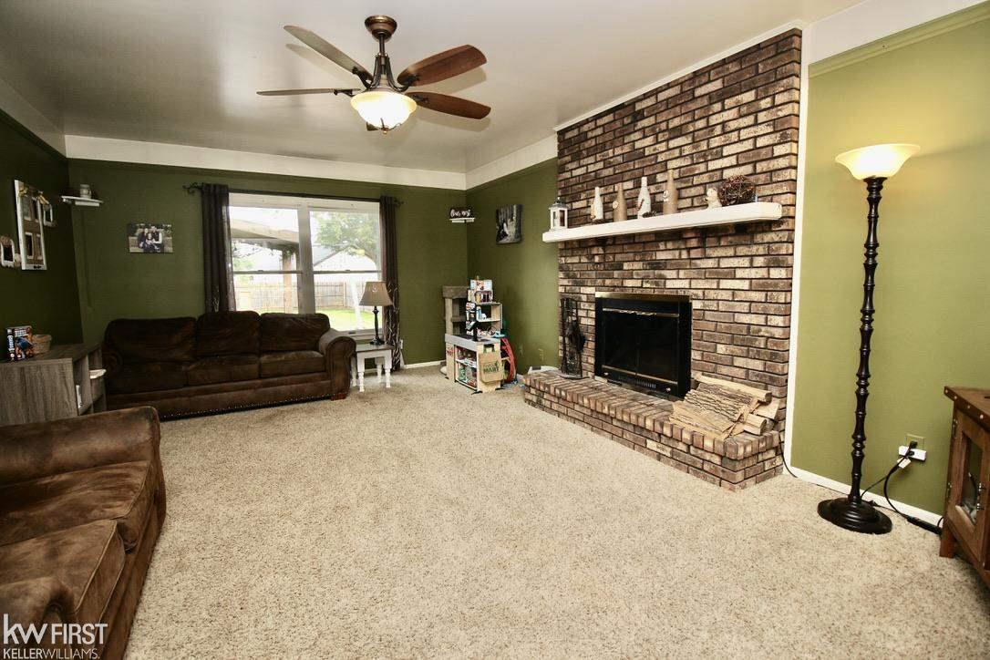 4107 North Gale Road Davison, MI 48423 - Photo 4 of 26 50048800-3.JPG