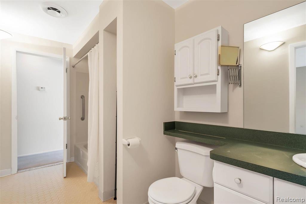 308 North Rochester Road, Unit 16 Clawson, MI 48017 - Photo 17 of 23
