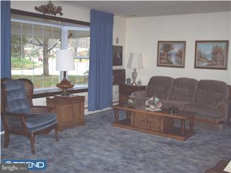 501 Minshall Road Springfield, PA 19064 - Photo 4 of 12 Living Room