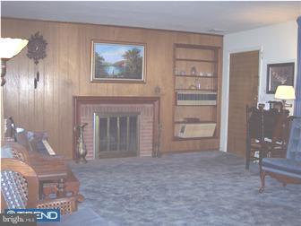 501 Minshall Road Springfield, PA 19064 - Photo 5 of 12 Living Room