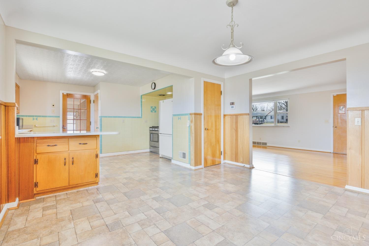 8382 Cheviot Road Cincinnati, OH 45239 - Photo 10 of 40 Gallery Image 10