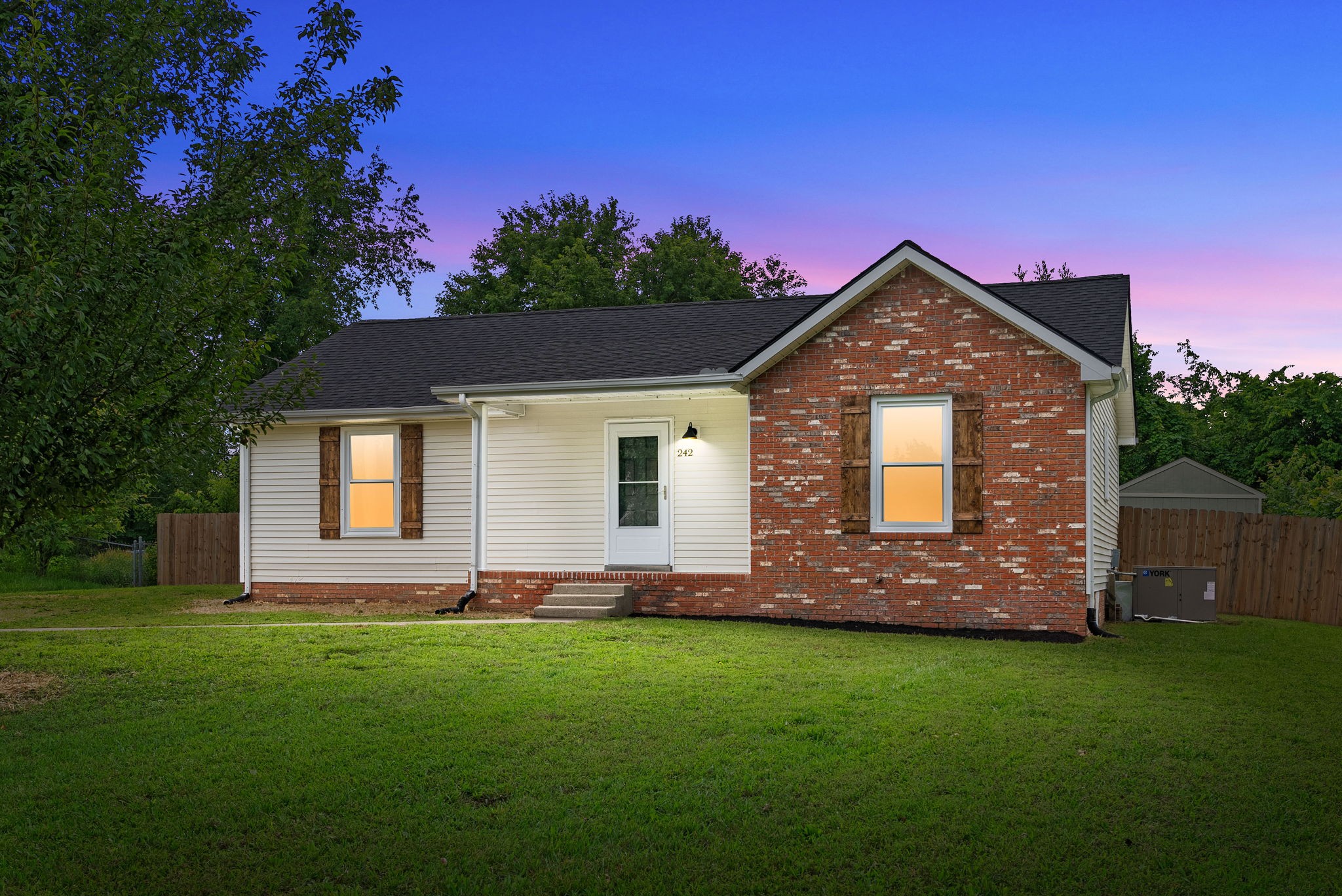 242 Quail Ridge Road Clarksville, TN 37042 - Photo 2 of 27 Gallery Image 2