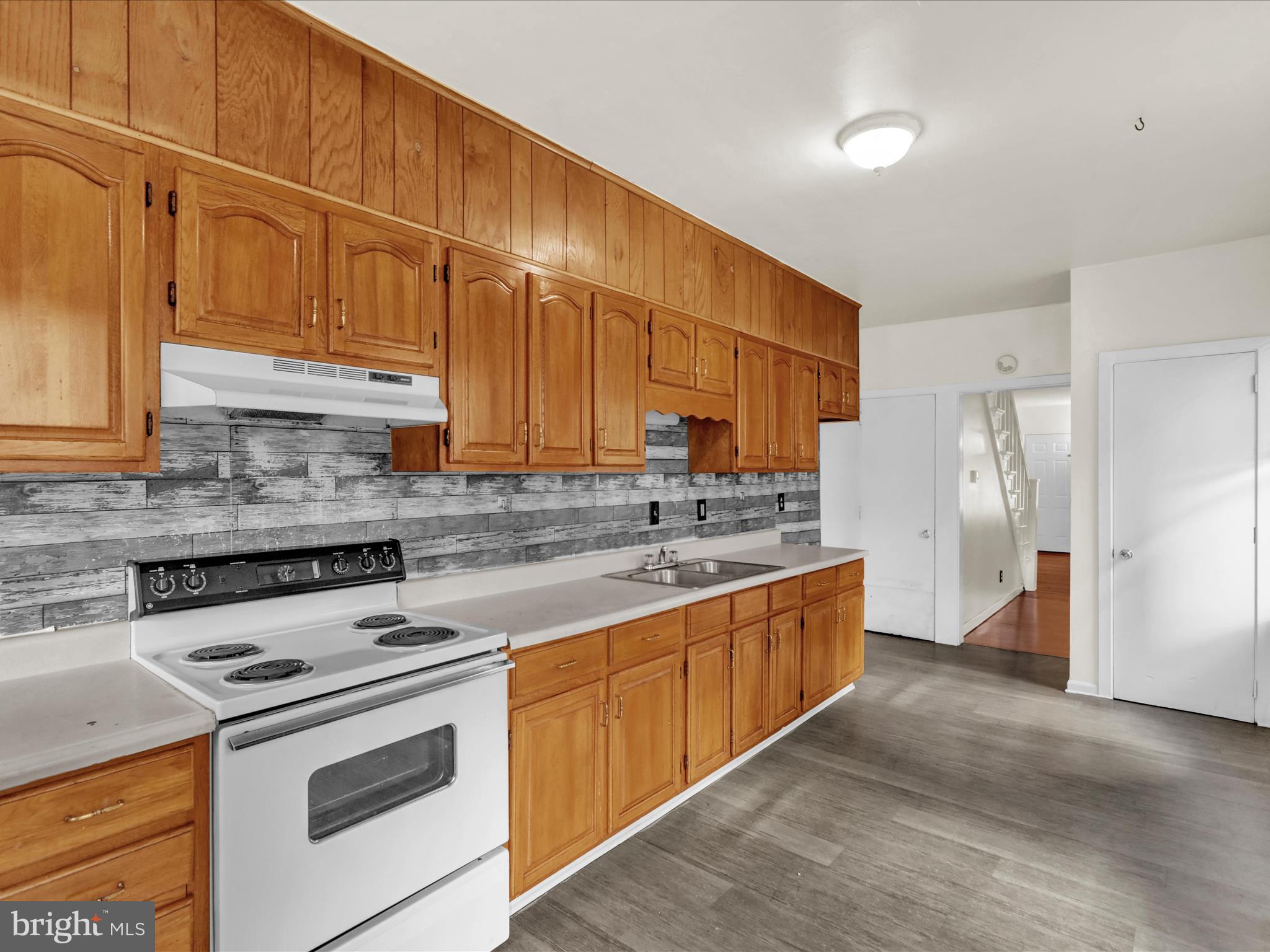 622 Tulpehocken Street Reading, PA 19601 - Photo 12 of 24 360_8711