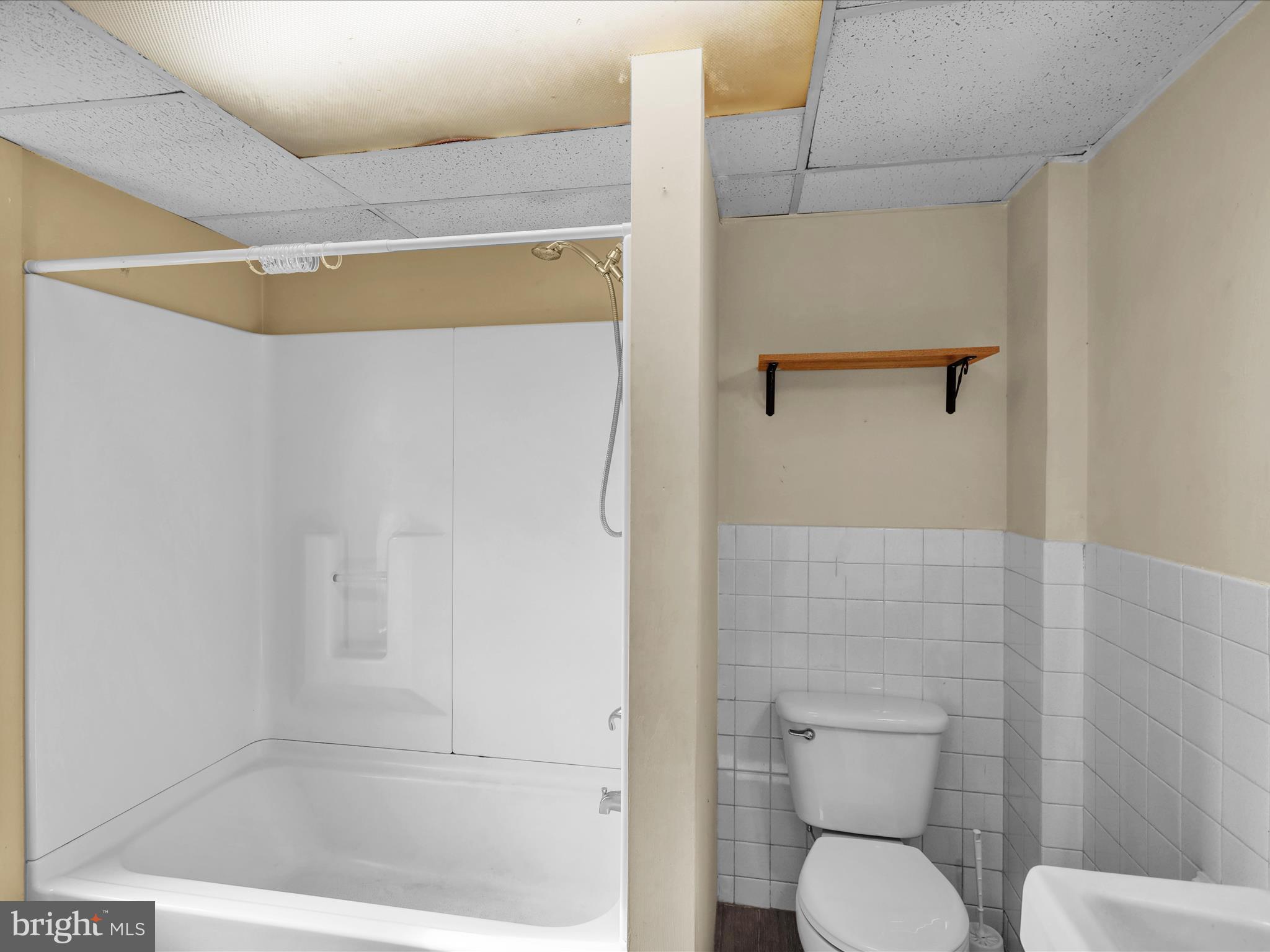 622 Tulpehocken Street Reading, PA 19601 - Photo 16 of 24 360_8741