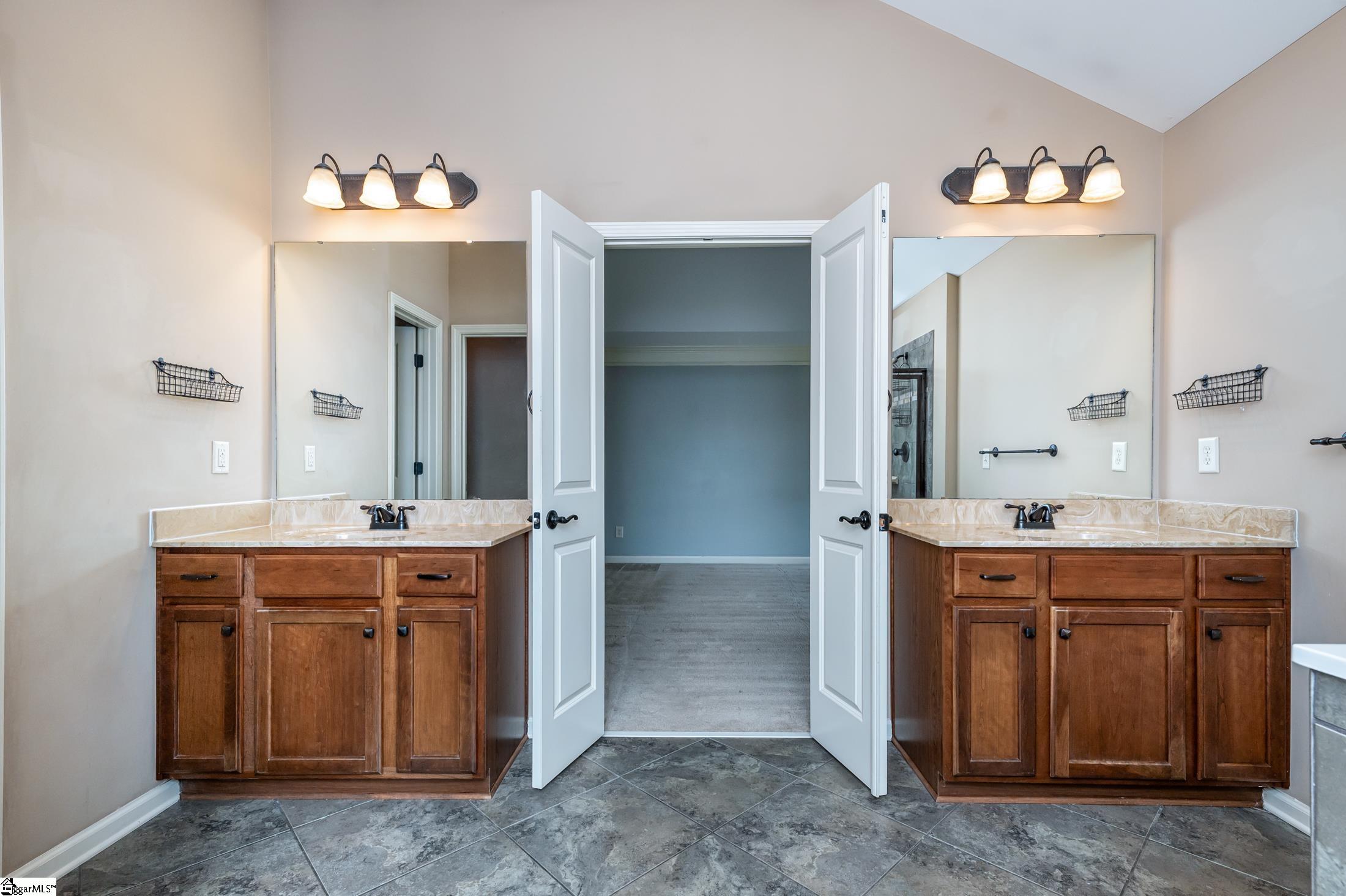 240 Barbours Lane Greenville, SC 29607 - Photo 31 of 36 Gallery Image 31