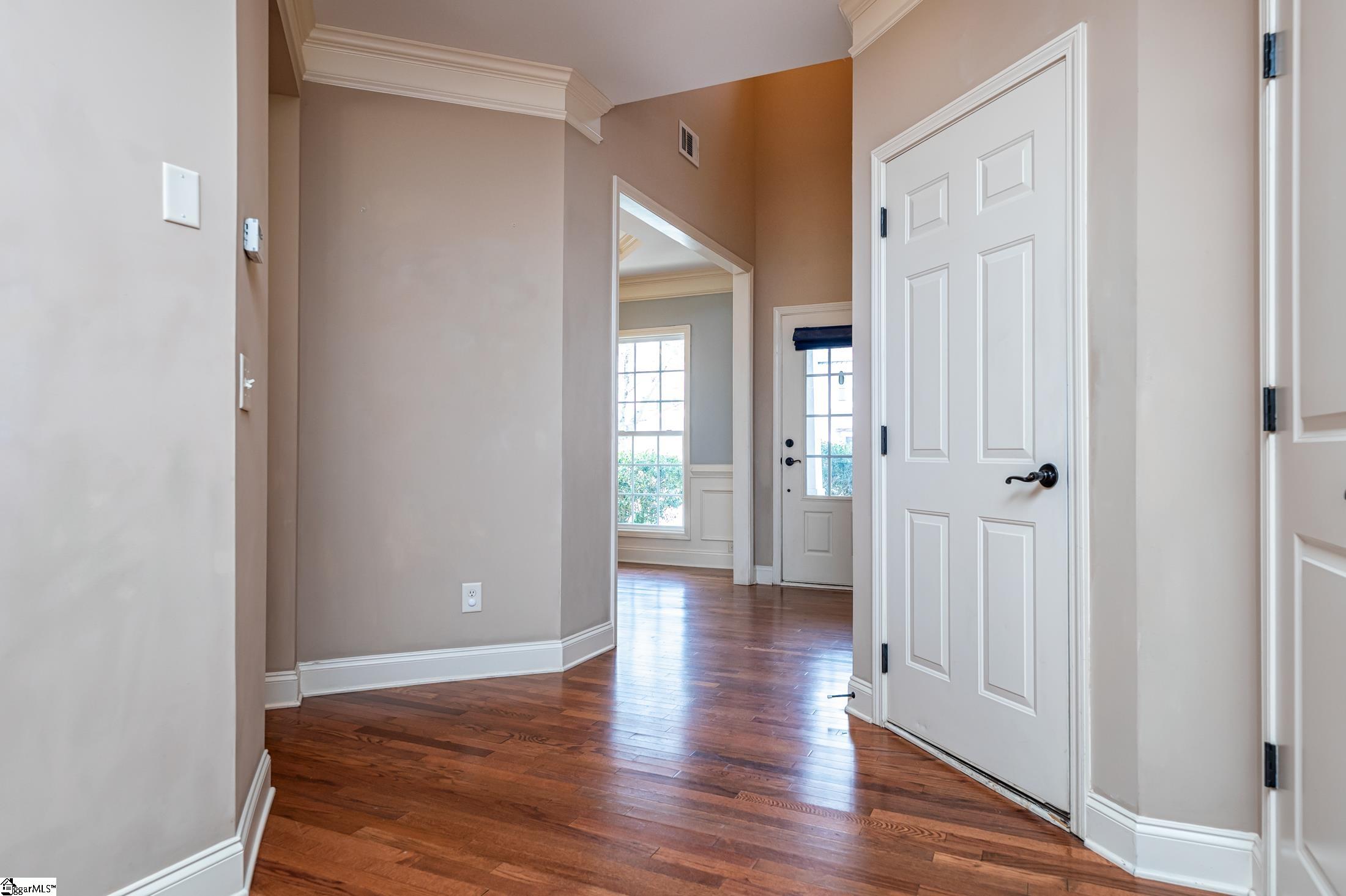 240 Barbours Lane Greenville, SC 29607 - Photo 6 of 36 Gallery Image 6
